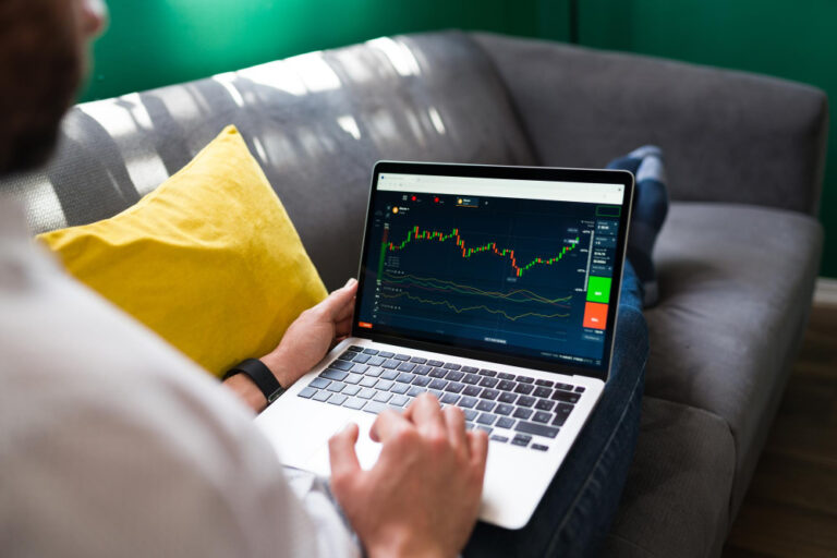 Read more about the article Strategi Trading MACD: Cara Menggunakan Indikator MACD